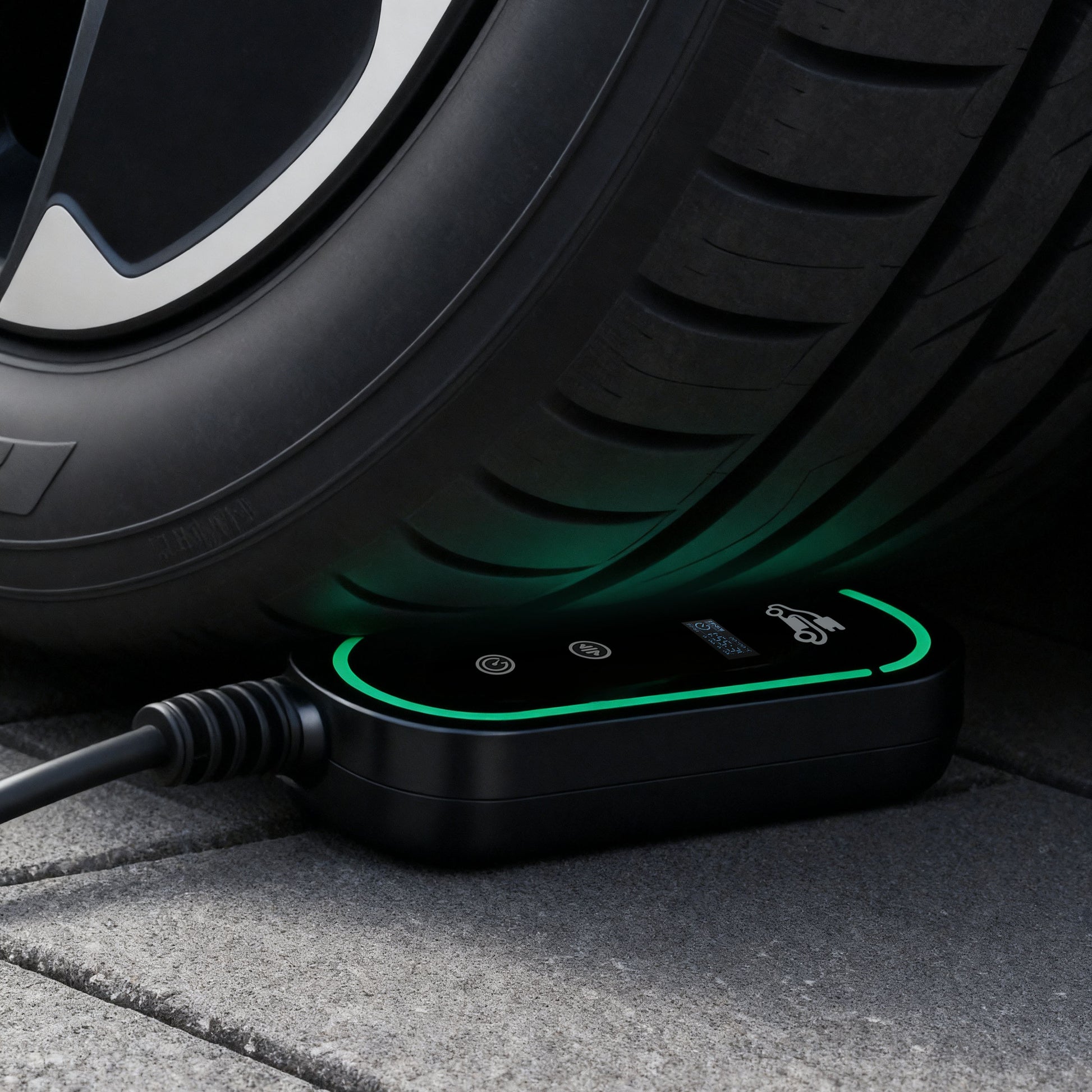 EV portable charger type 2 with swappable plugs, incl. UK 3-Pin (13A), CEE commando & schuko, EVSE material physical performance display